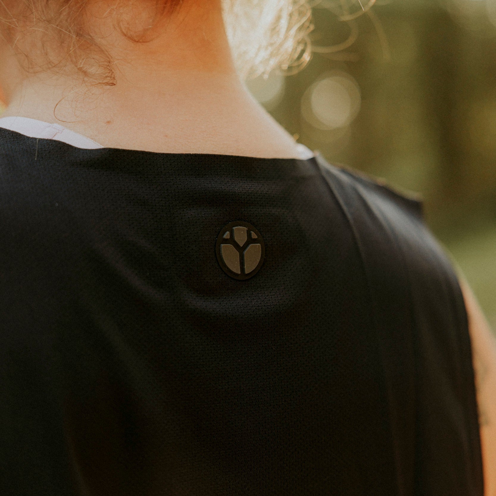Women's V-FUCHSIA Performance Singlet