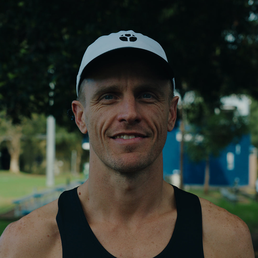 Runner wearing the Fractel CP-THRESHOLD Running Cap