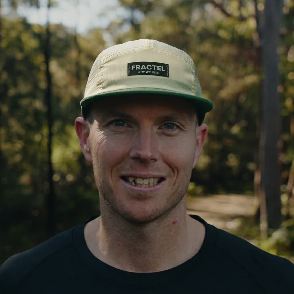 Runner wearing the Fractel M-NOVA Running Cap