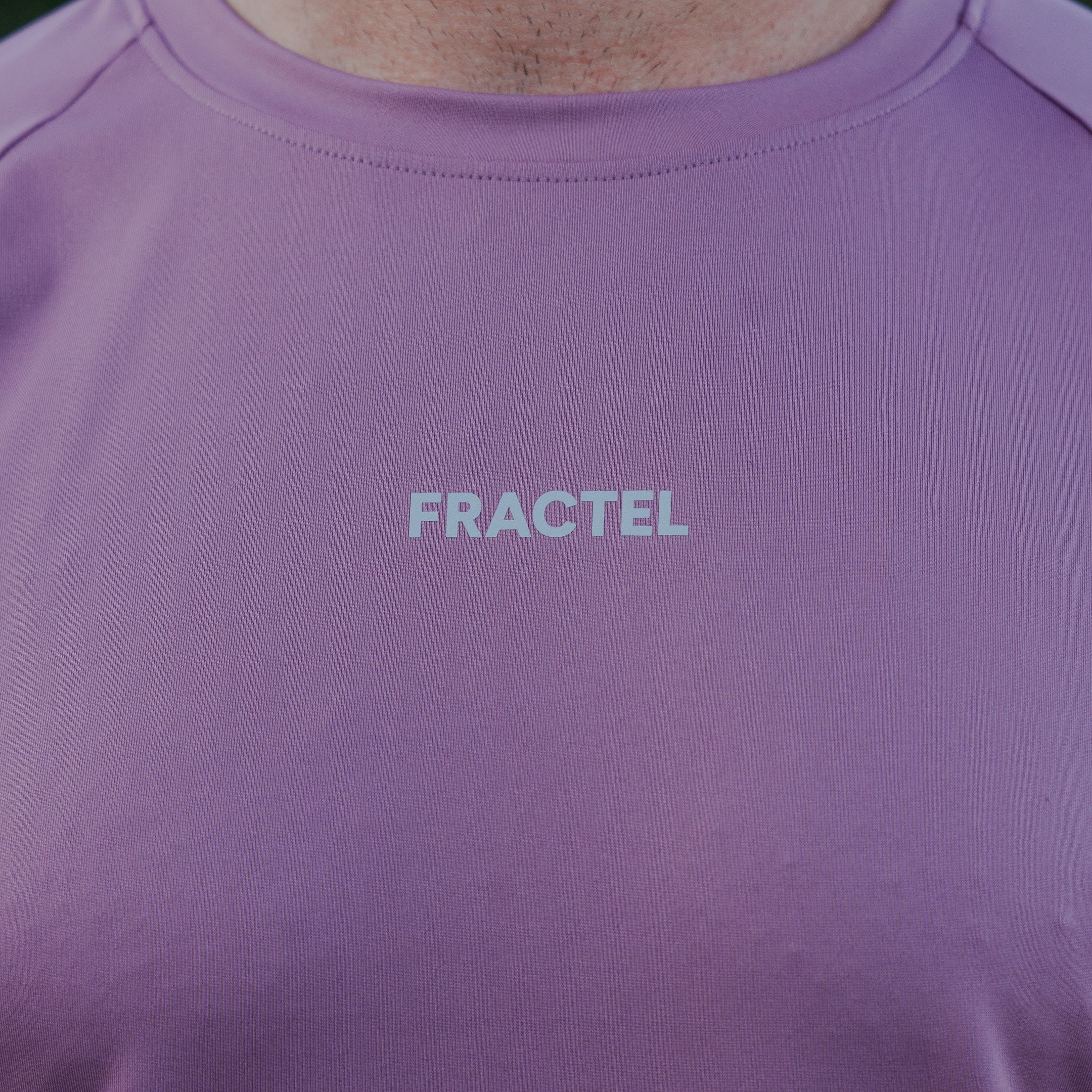 Runner wearing Men's S-AURA Running Shirt outdoors